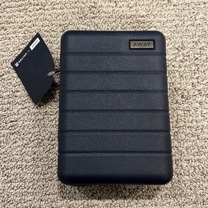 AWAY Travel: United Airlines Polaris Hard Case Amenity Kit
